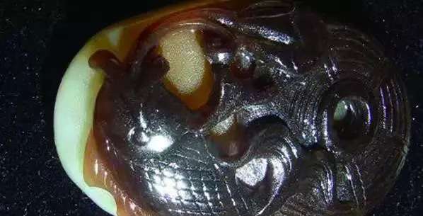 漲知識，玉也能騙人！照玉手電筒照出真相